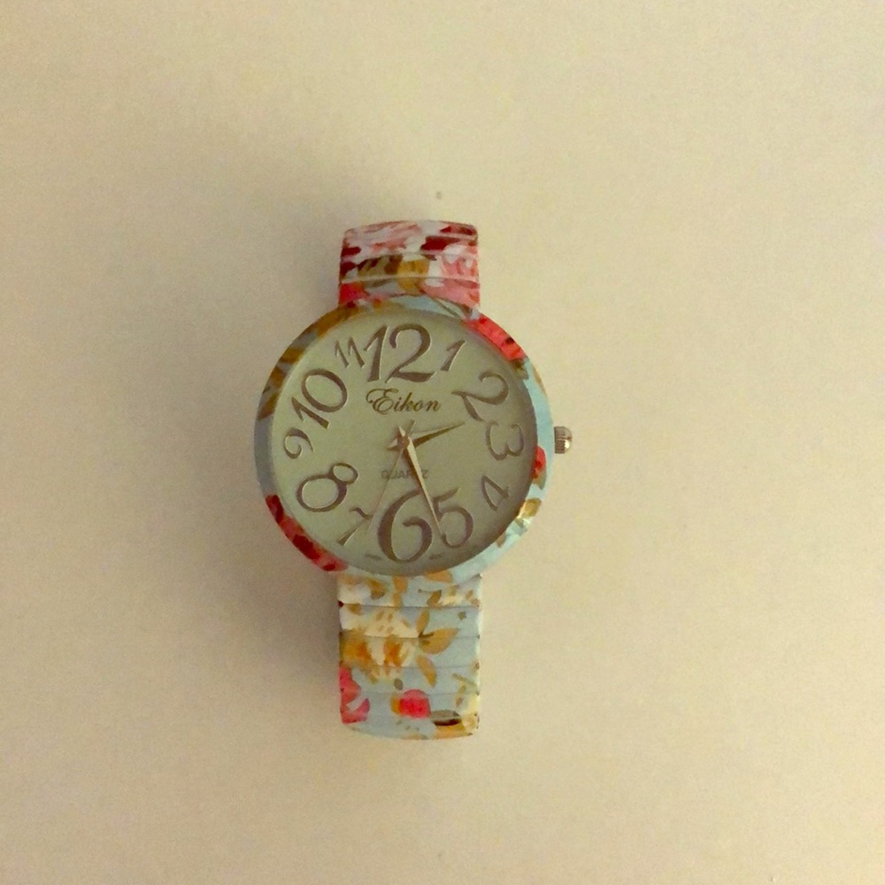 Flower watch with elastic band.